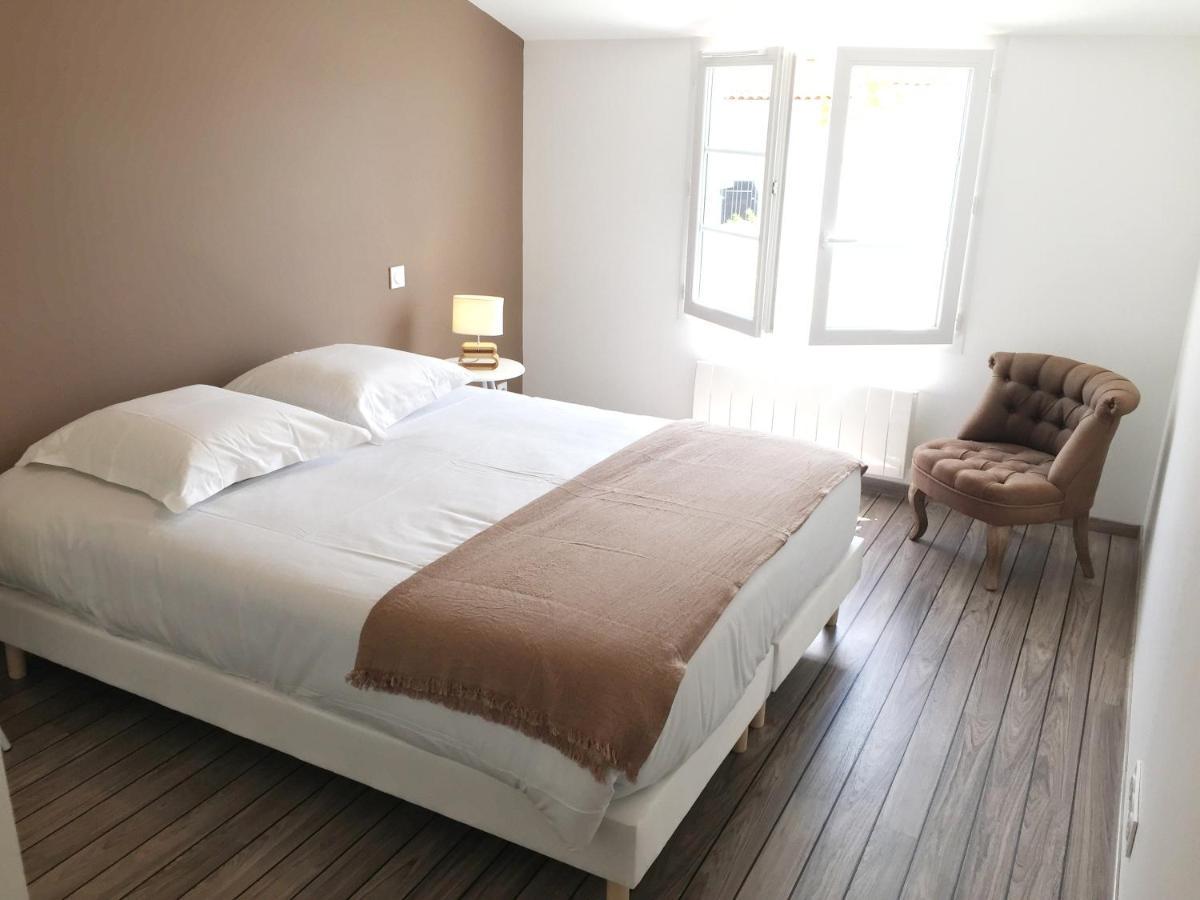 Hotel Le Square แซ็ง ปิแอร์ ดิ โอเลรอง ภายนอก รูปภาพ