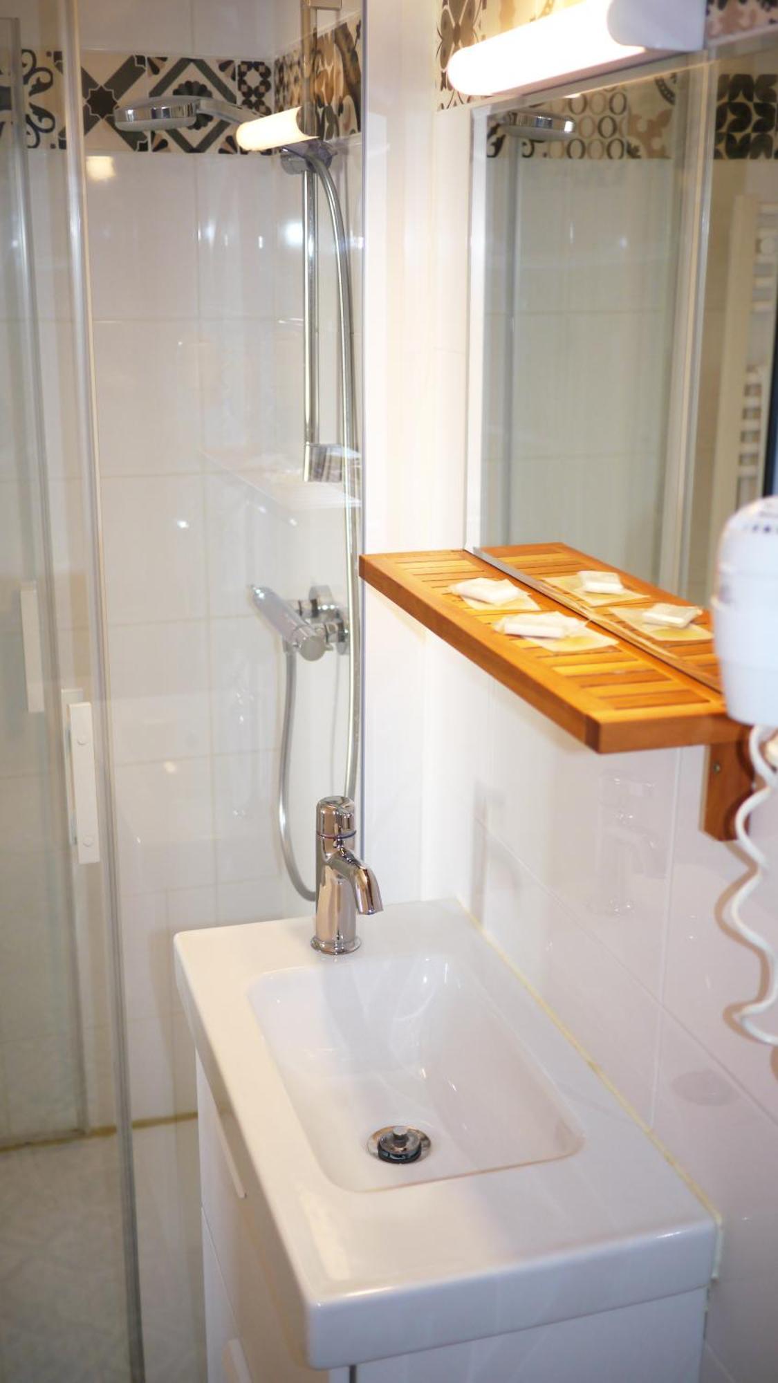 Hotel Le Square แซ็ง ปิแอร์ ดิ โอเลรอง ภายนอก รูปภาพ